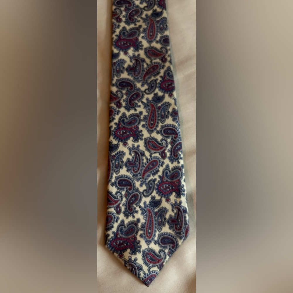 Paisley Men’s tie. Vintage from Higbee’s. EUC